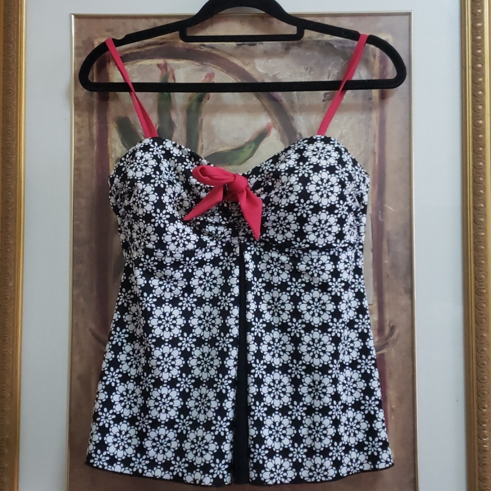 A SHORT FIT TANKINI TOP SIZE 8